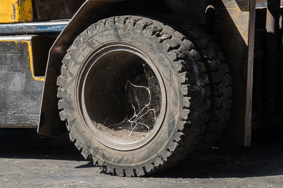 When to replace your forklift tires
